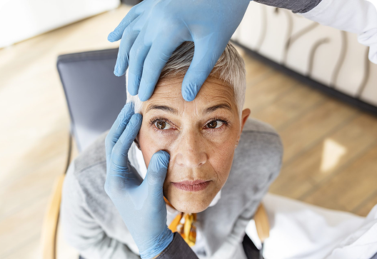 Conjunctival foreign body removal
